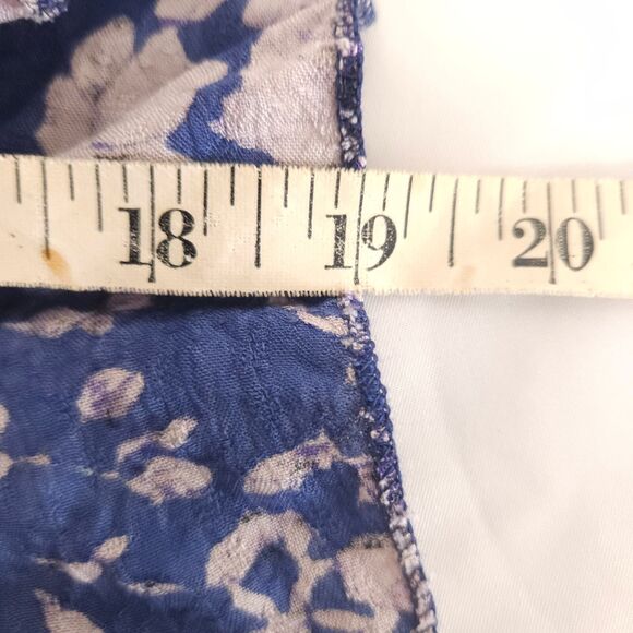 NWT Band of Gypsies B.O.G Collective Womens Small Blue Floral Audrey Cropped Top - Picture 7 of 7